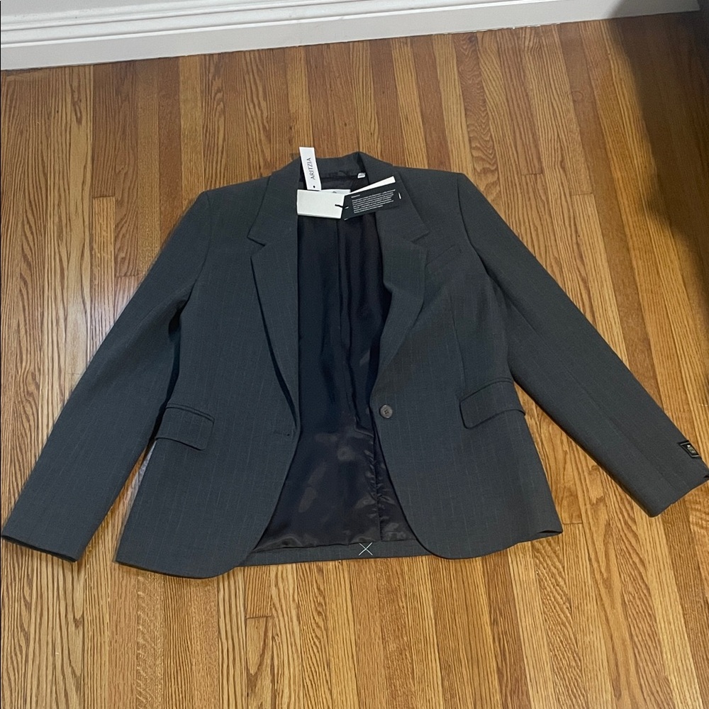 Aritzia NWT Babaton Producer blazer SIZE 8
